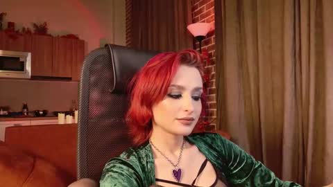 lunelucy online show from November 11, 2025, 9:37 pm