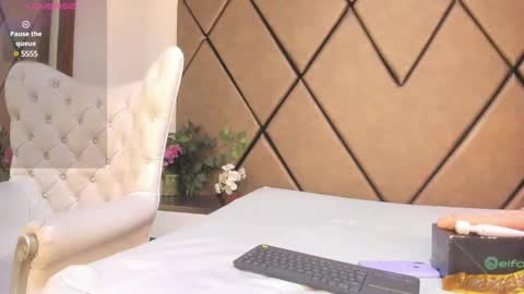 lunitadiva online show from February 21, 2025, 12:28 pm