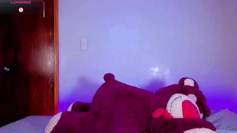 Snapshot of lunnablake chatting on July 7, 2026, 7:23 am L U N N A online show from July 7, 2026, 7:23 am