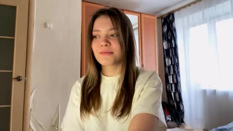 Chloe online show from November 24, 2025, 9:53 am