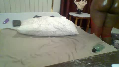 luscious online show from November 29, 2025, 7:00 am