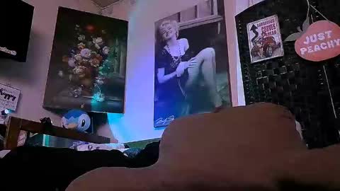 .Clarissa. Follow me on Instagram   miss buns  online show from November 2, 2025, 11:01 am