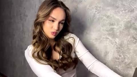 Mira online show from October 19, 2025, 9:37 pm