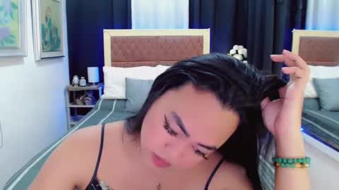 Snapshot of lustfuloffendertrina chatting on January 15, 2025, 6:01 am Trina online show from January 15, 2025, 6:01 am