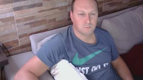 lustonfan online show from April 23, 2026, 1:51 am