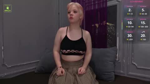 Snapshot of lustyempress chatting on October 17, 2025, 10:51 am SALLY online show from October 17, 2025, 10:51 am