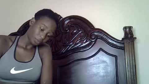 lutino_lovebirds online show from March 11, 2026, 5:35 am