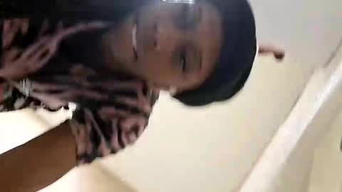 Snapshot of luvbug555 chatting on November 12, 2025, 8:04 am luvbug555 online show from November 12, 2025, 8:04 am