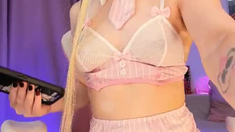 Snapshot of luvienne_sweet chatting on June 21, 2026, 1:41 am Luvienne Belle online show from June 21, 2026, 1:41 am