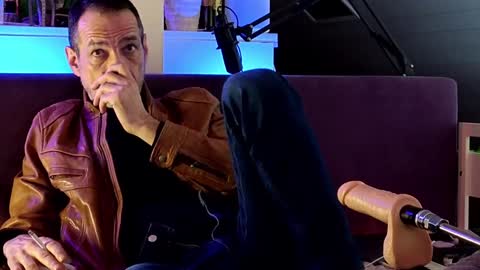 Snapshot of lux_dei chatting on December 21, 2024, 9:25 pm Im a   -  CAMGUY YOU  LIKE to FUCK online show from December 21, 2024, 9:25 pm