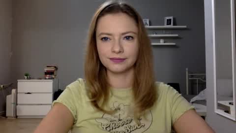 Snapshot of lux_millie chatting on October 8, 2025, 9:12 pm Millie online show from October 8, 2025, 9:12 pm