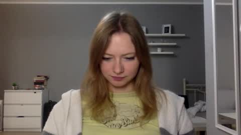 Snapshot of lux_millie chatting on October 20, 2025, 8:53 pm Millie online show from October 20, 2025, 8:53 pm