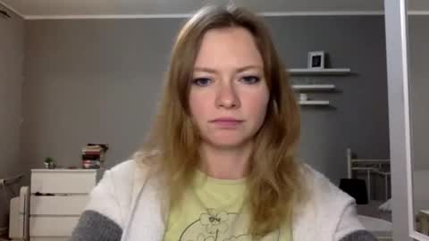 Snapshot of lux_millie chatting on October 21, 2025, 8:53 pm Millie online show from October 21, 2025, 8:53 pm