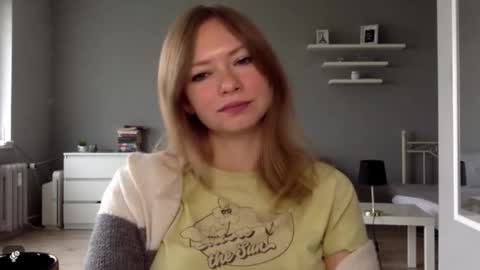 Snapshot of lux_millie chatting on October 28, 2025, 8:29 am Millie online show from October 28, 2025, 8:29 am