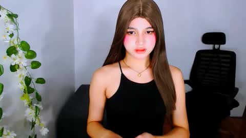 queen lux online show from November 8, 2025, 8:14 am