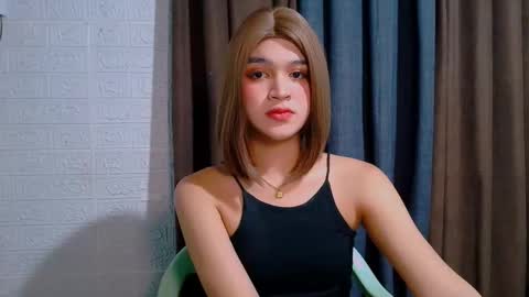 queen lux online show from March 15, 2026, 1:00 am