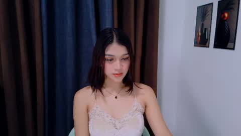 queen lux online show from August 6, 2026, 11:01 am