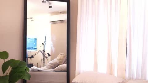 Luxa  online show from April 8, 2026, 1:00 pm