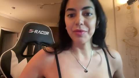 Snapshot of luxcher22 chatting on March 5, 2025, 3:18 am luxcher22 online show from March 5, 2025, 3:18 am