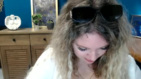 Donna online show from May 28, 2026, 6:43 am