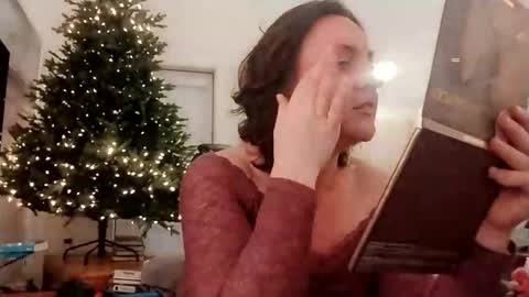 Luxey Sparkle online show from December 6, 2024, 11:57 pm