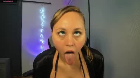 Snapshot of luxiana_sexy chatting on June 12, 2026, 10:19 pm LUXIANA SEXY online show from June 12, 2026, 10:19 pm