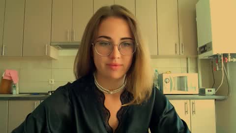 Snapshot of luxie_queen chatting on September 21, 2025, 7:43 am Katie online show from September 21, 2025, 7:43 am