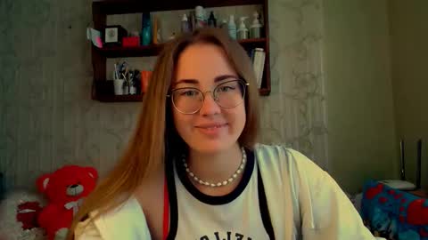 Snapshot of luxie_queen chatting on October 1, 2025, 9:48 am Katie online show from October 1, 2025, 9:48 am