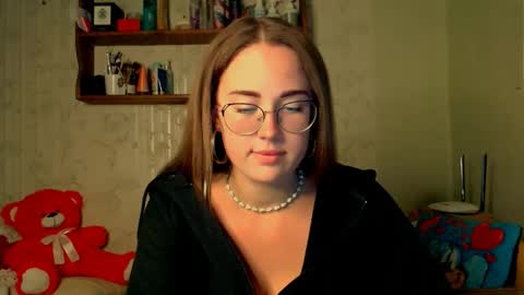 Snapshot of luxie_queen chatting on October 1, 2025, 9:54 pm Katie online show from October 1, 2025, 9:54 pm