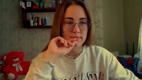 Snapshot of luxie_queen chatting on October 2, 2025, 10:00 am Katie online show from October 2, 2025, 10:00 am