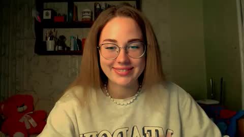 Snapshot of luxie_queen chatting on October 4, 2025, 4:05 pm Katie online show from October 4, 2025, 4:05 pm