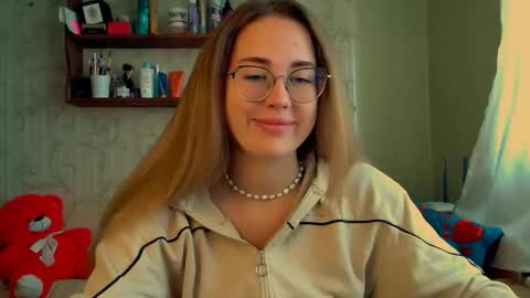 Snapshot of luxie_queen chatting on October 6, 2025, 10:02 am Katie online show from October 6, 2025, 10:02 am