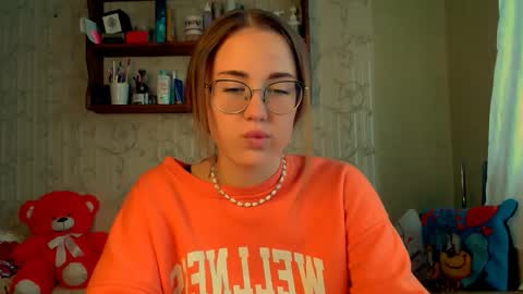 Snapshot of luxie_queen chatting on October 7, 2025, 8:44 am Katie online show from October 7, 2025, 8:44 am