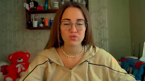 Snapshot of luxie_queen chatting on October 9, 2025, 11:30 am Katie online show from October 9, 2025, 11:30 am