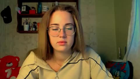 Snapshot of luxie_queen chatting on October 14, 2025, 4:46 am Katie online show from October 14, 2025, 4:46 am