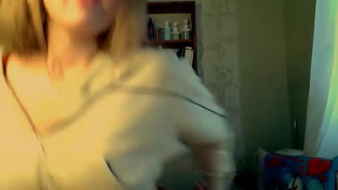 Snapshot of luxie_queen chatting on October 23, 2025, 1:43 pm Katie online show from October 23, 2025, 1:43 pm