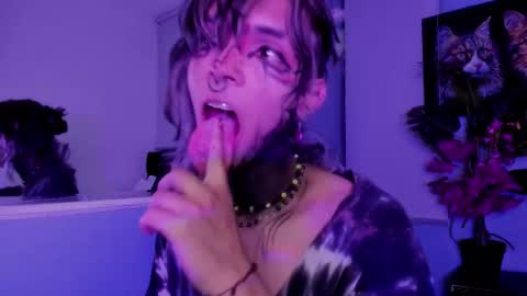 Luxiel 3 online show from November 12, 2025, 10:41 pm