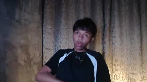 Snapshot of luxirfy_xx chatting on October 15, 2025, 3:34 pm luxirfy online show from October 15, 2025, 3:34 pm