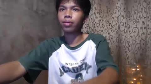 Snapshot of luxirfy_xx chatting on October 23, 2025, 11:42 am luxirfy online show from October 23, 2025, 11:42 am