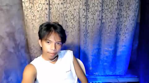 Snapshot of luxirfy_xx chatting on November 9, 2025, 6:06 pm luxirfy online show from November 9, 2025, 6:06 pm