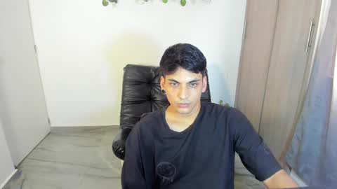 Snapshot of luxrx chatting on May 17, 2026, 5:42 pm luxrx online show from May 17, 2026, 5:42 pm