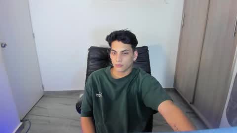 Snapshot of luxrx chatting on May 31, 2026, 6:53 pm luxrx online show from May 31, 2026, 6:53 pm