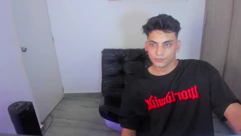 Snapshot of luxrx chatting on June 2, 2026, 7:16 pm luxrx online show from June 2, 2026, 7:16 pm