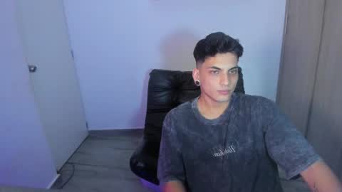 Snapshot of luxrx chatting on June 4, 2026, 6:36 pm luxrx online show from June 4, 2026, 6:36 pm