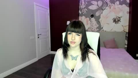 LuxSiren online show from March 6, 2026, 8:27 pm