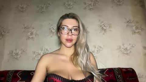 LuxSonyaStar online show from November 15, 2025, 1:18 pm