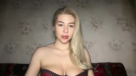 LuxSonyaStar online show from April 22, 2026, 1:12 pm