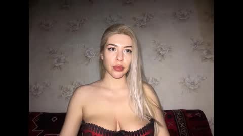 LuxSonyaStar online show from April 28, 2026, 8:14 pm