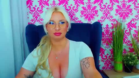 Snapshot of luxuriaaa chatting on December 30, 2024, 6:05 pm Luxuriaa online show from December 30, 2024, 6:05 pm
