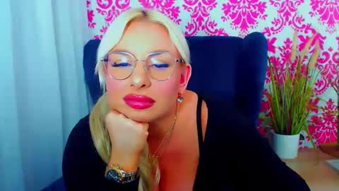 Snapshot of luxuriaaa chatting on January 9, 2025, 11:24 pm Luxuriaa online show from January 9, 2025, 11:24 pm